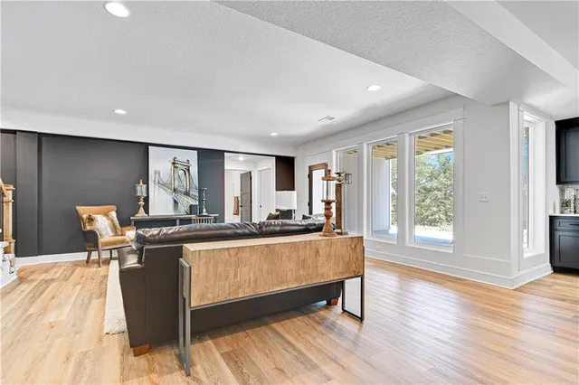 $889,900 | 24999 West 98th Place, Lenexa, KS 66227