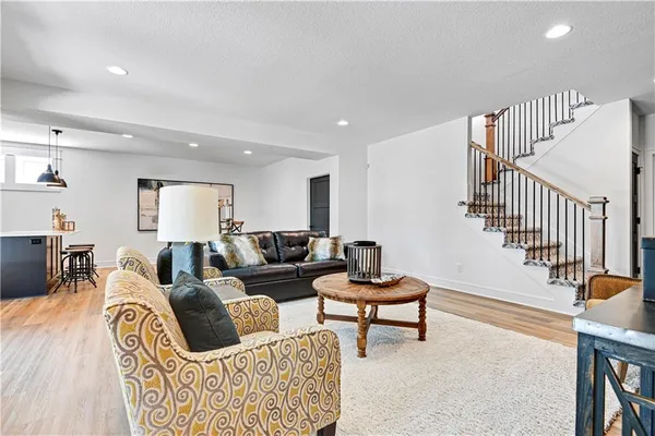 $889,900 | 24999 West 98th Place, Lenexa, KS 66227