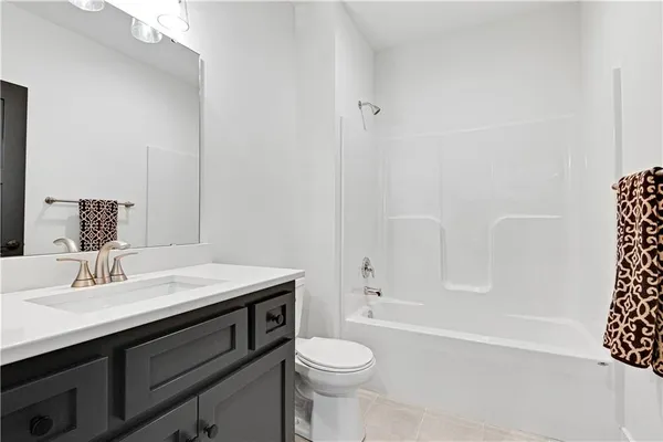 $889,900 | 24999 West 98th Place, Lenexa, KS 66227