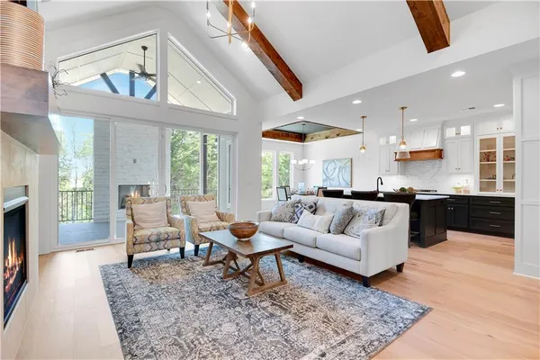 $889,900 | 24999 West 98th Place, Lenexa, KS 66227