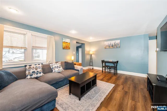 $425,000 | 304 Squaw Trail, Hopatcong, NJ 07821