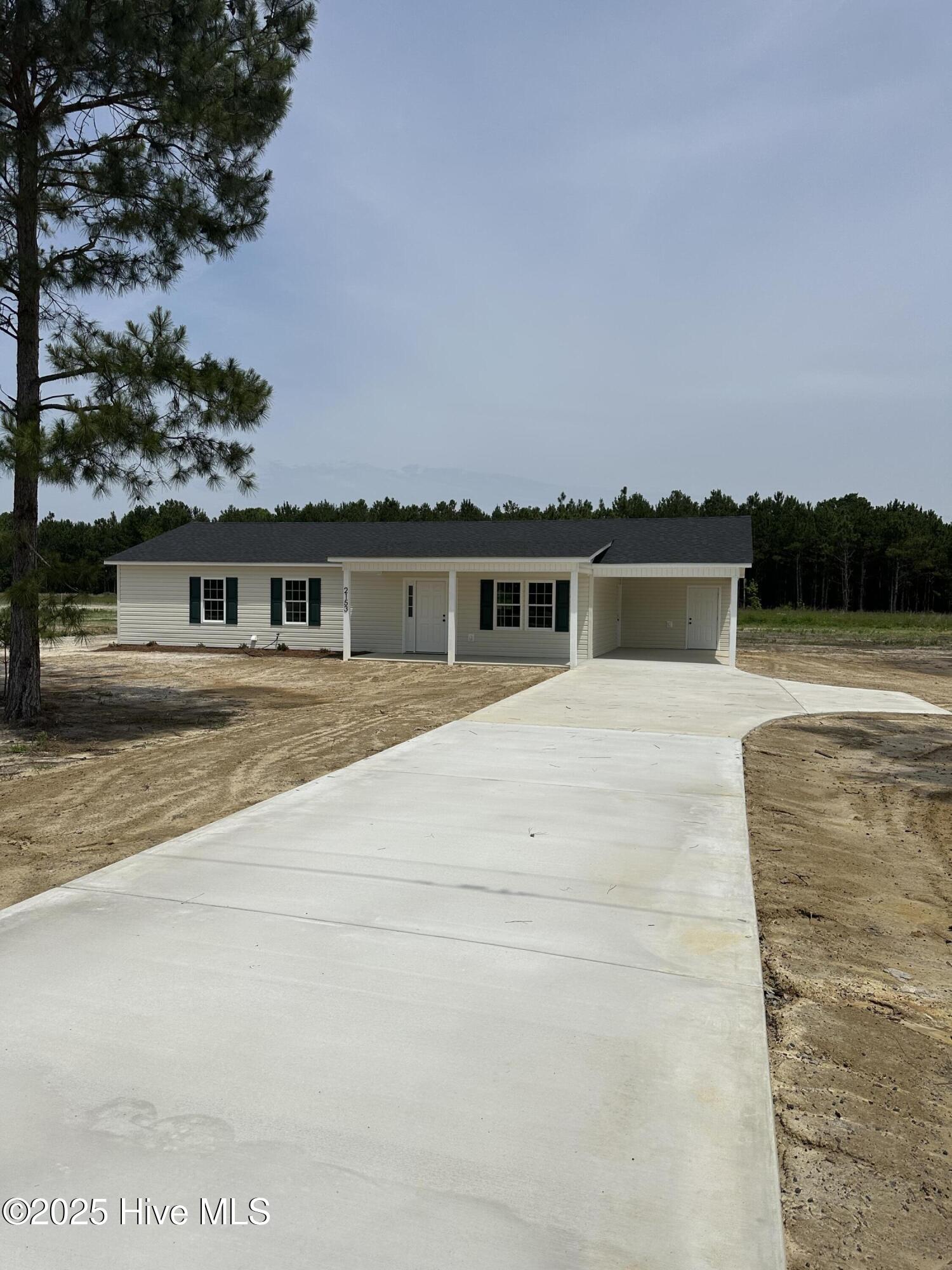 2153 Rowan Road Clinton, NC 28328 - Photo 3 of 12 IMG_2943