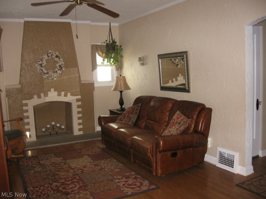 3444 Doris Road Cleveland, OH 44111 - Photo 5 of 13 Gallery Image 5