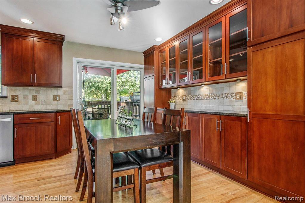 954 Hadley Road Rochester Hills, MI 48307 - Photo 5 of 43