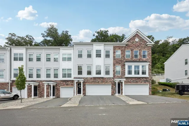 $639,000 | 1310 Parkview Lane, Rockaway, NJ 07866