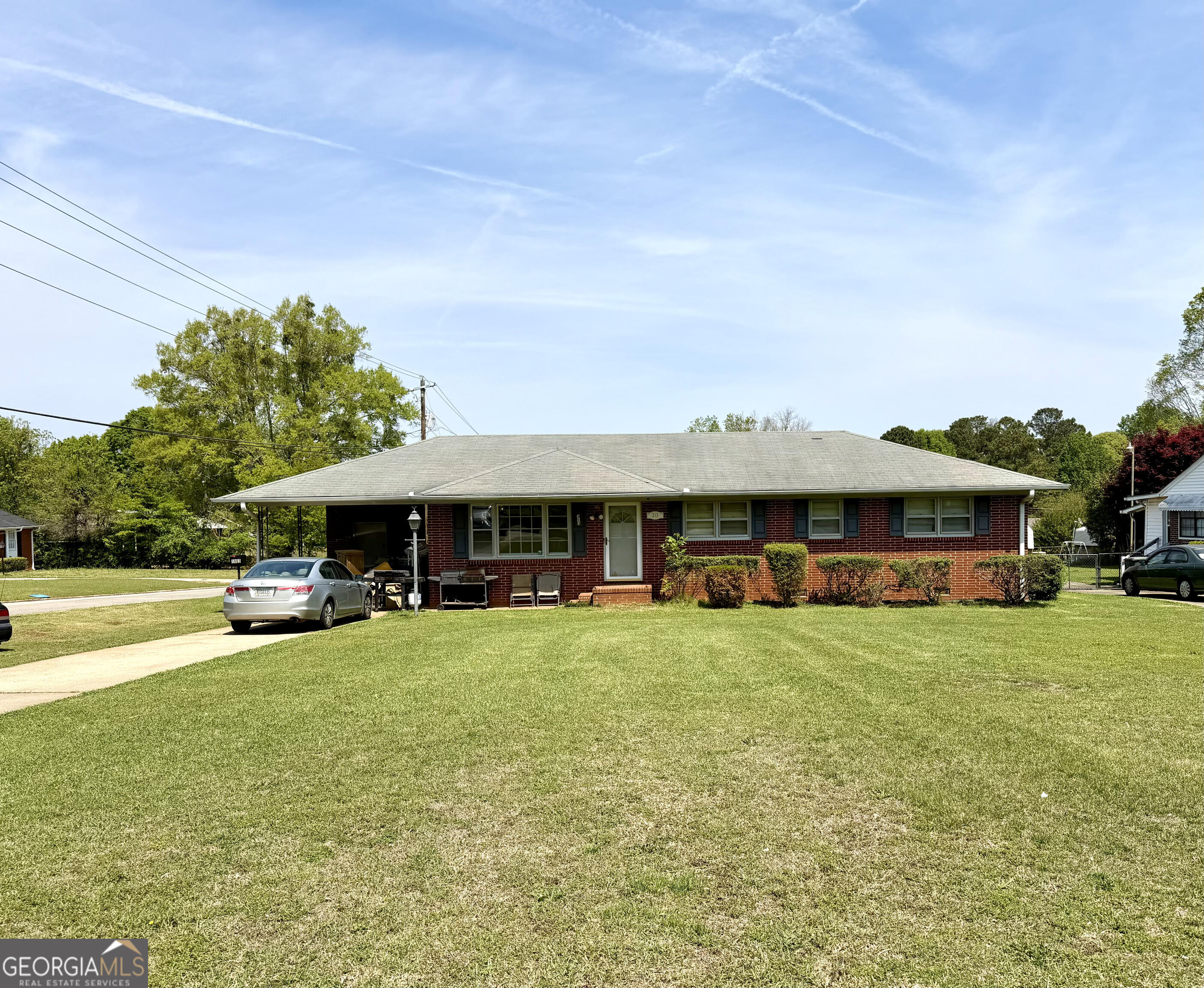a view of a house with swimming pool and yard