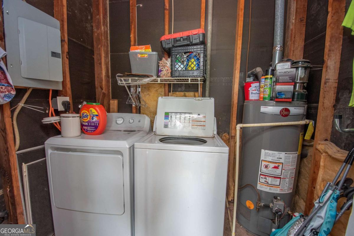 313 Mobley Street Griffin, GA 30223 - Photo 17 of 22 a utility room with dryer and washer