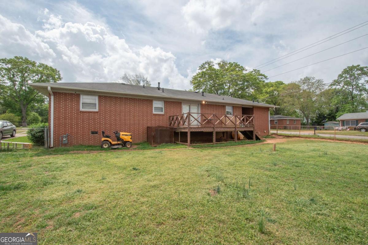 313 Mobley Street Griffin, GA 30223 - Photo 20 of 22 a backyard of a house with table and chairs