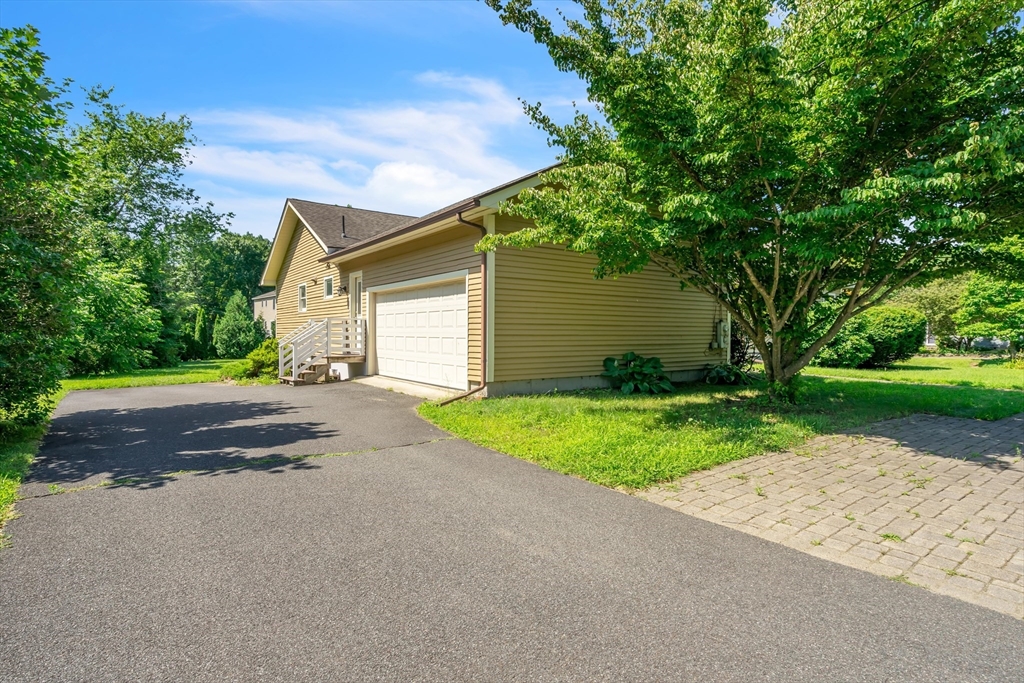 127 Pelham Road Amherst, MA 01002 - Photo 3 of 38