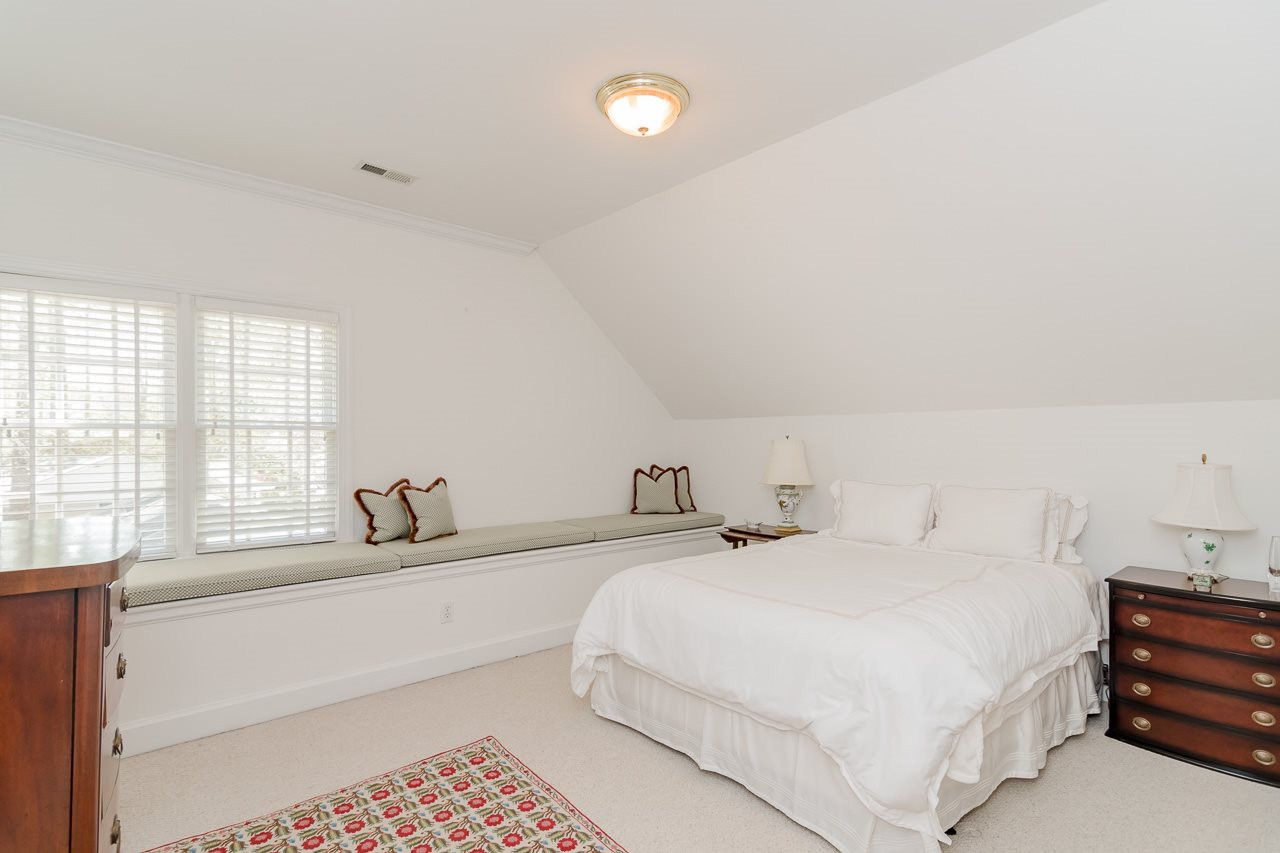 407 Forsyth Street Raleigh, NC 27609 - Photo 26 of 30 Guest Room