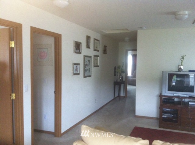 326 Index Avenue Southeast Renton, WA 98056 - Photo 3 of 7