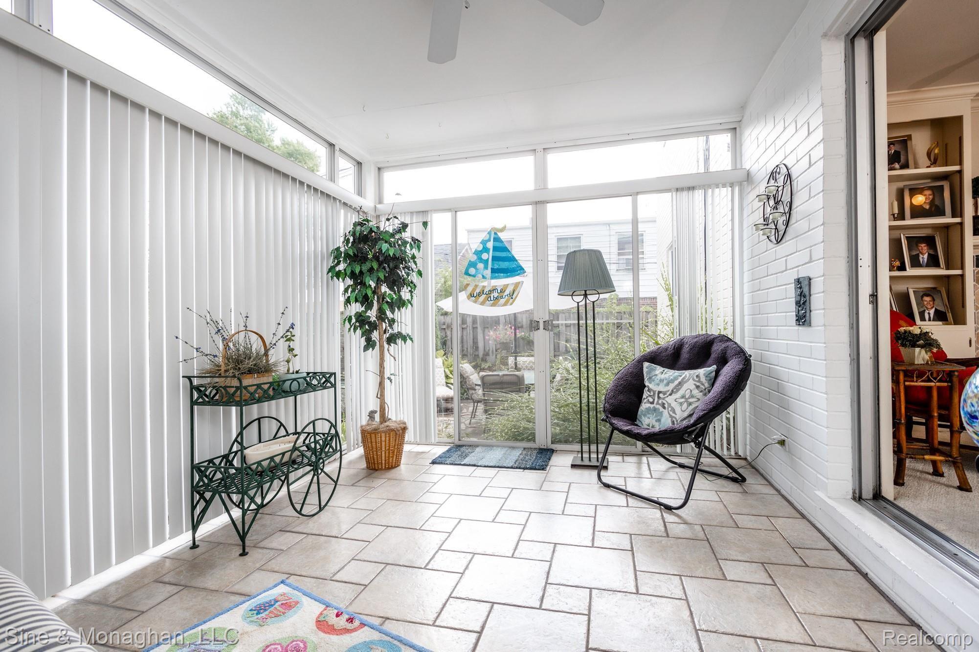 696 Trombley Road Grosse Pointe, MI 48230 - Photo 18 of 47 696 Trombley S035.jpg