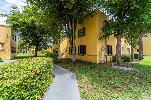 $202,500 | 576 Northwest 114th Avenue, Unit 203, Sweetwater, FL 33172