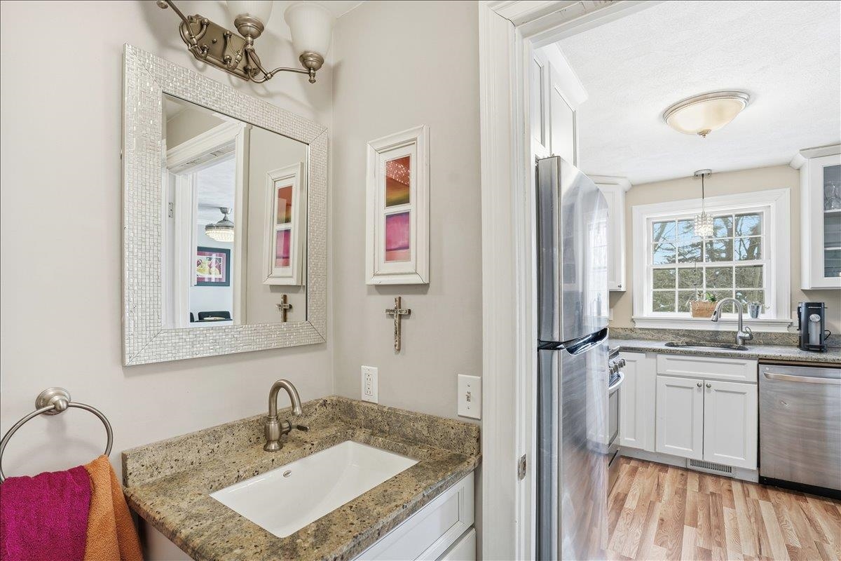 43 Hawkstead Hollow Nashua, NH 03063 - Photo 11 of 39