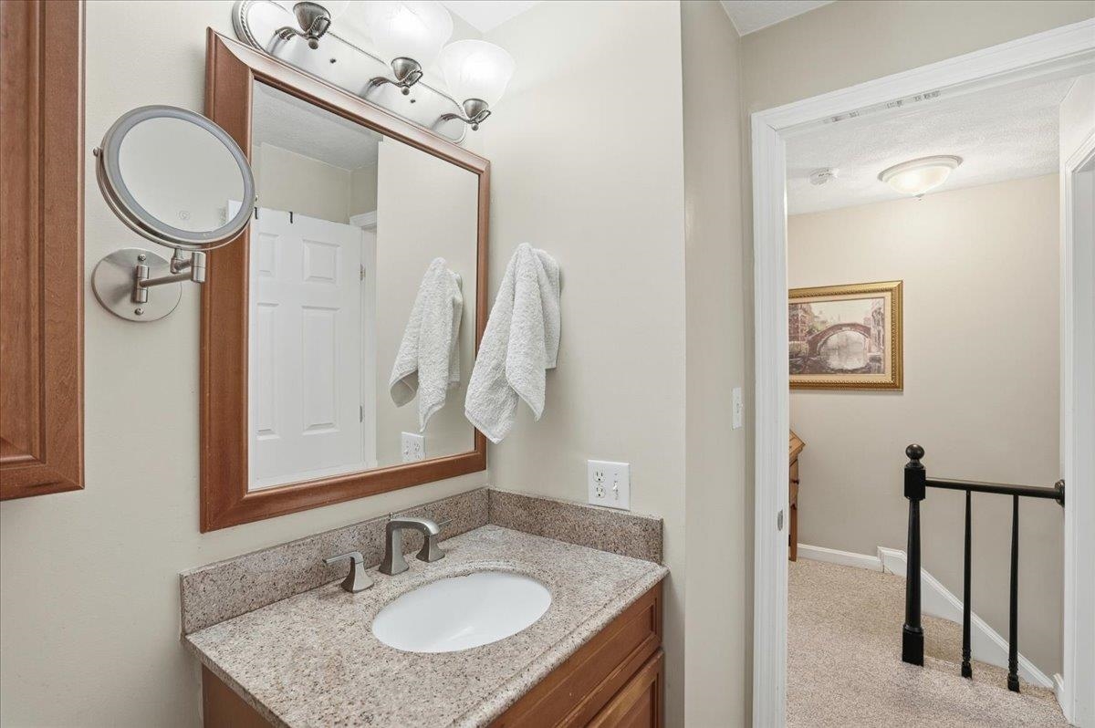 43 Hawkstead Hollow Nashua, NH 03063 - Photo 22 of 39