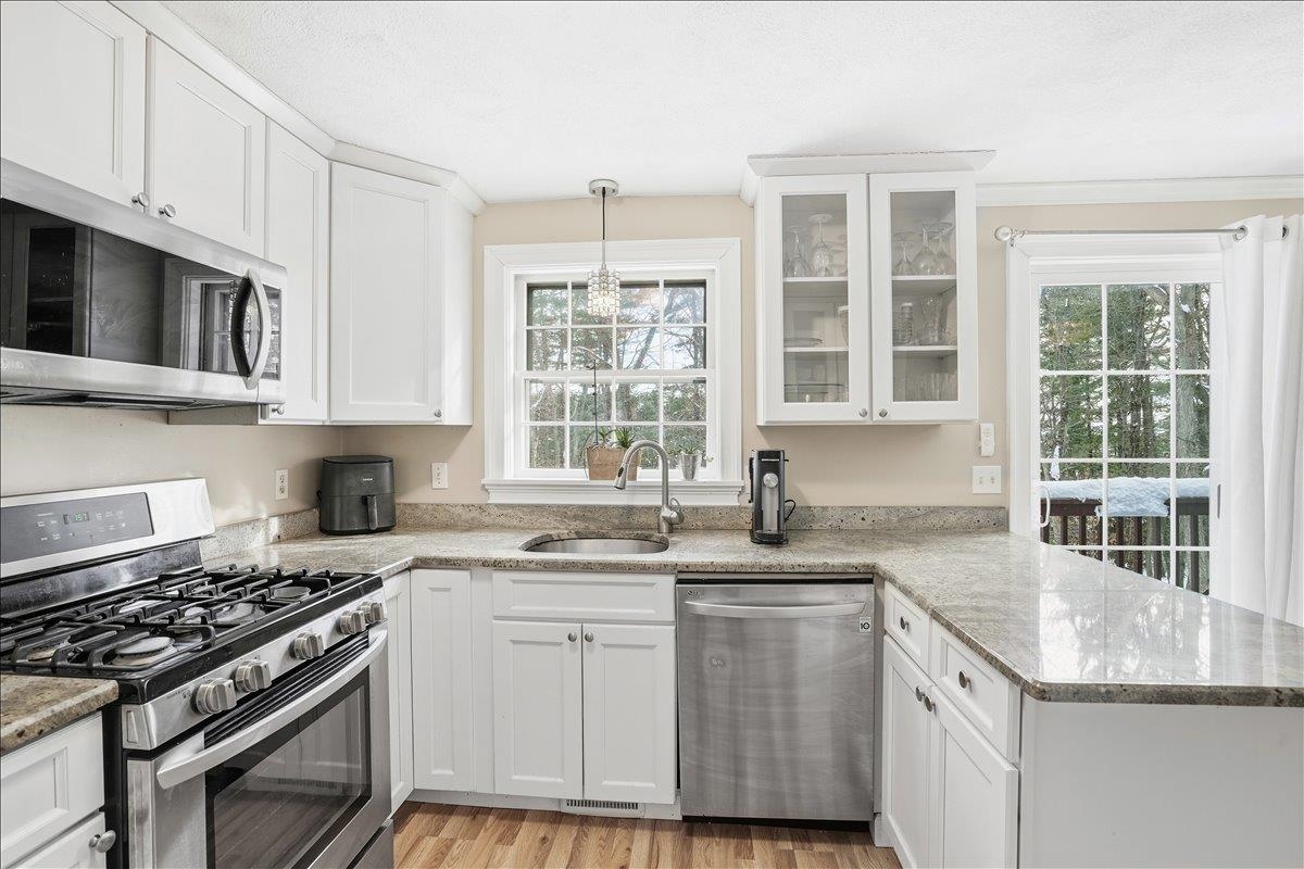 43 Hawkstead Hollow Nashua, NH 03063 - Photo 8 of 39