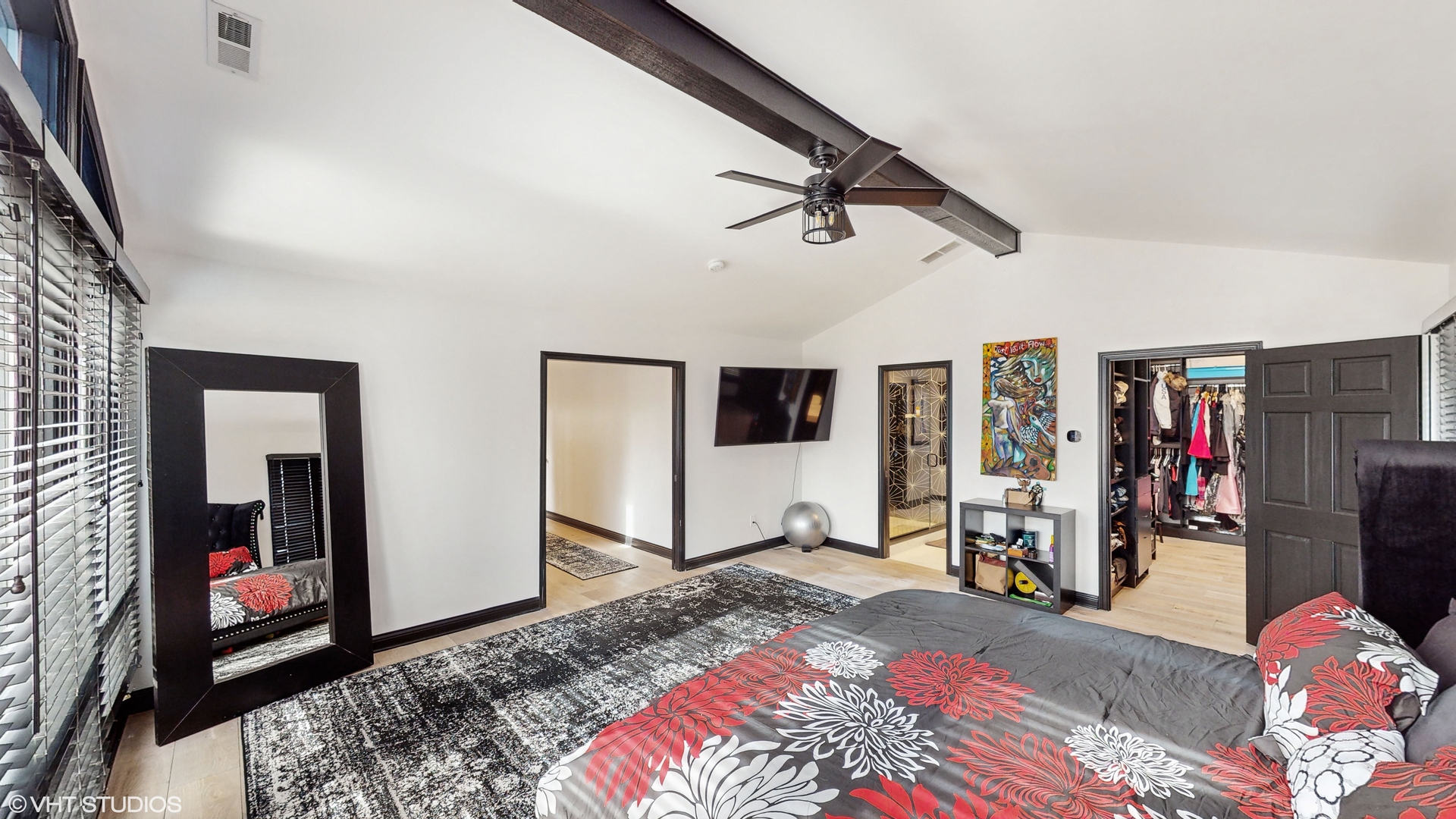15160 West Oak Spring Road Libertyville, IL 60048 - Photo 15 of 36 a bedroom with furniture and closet