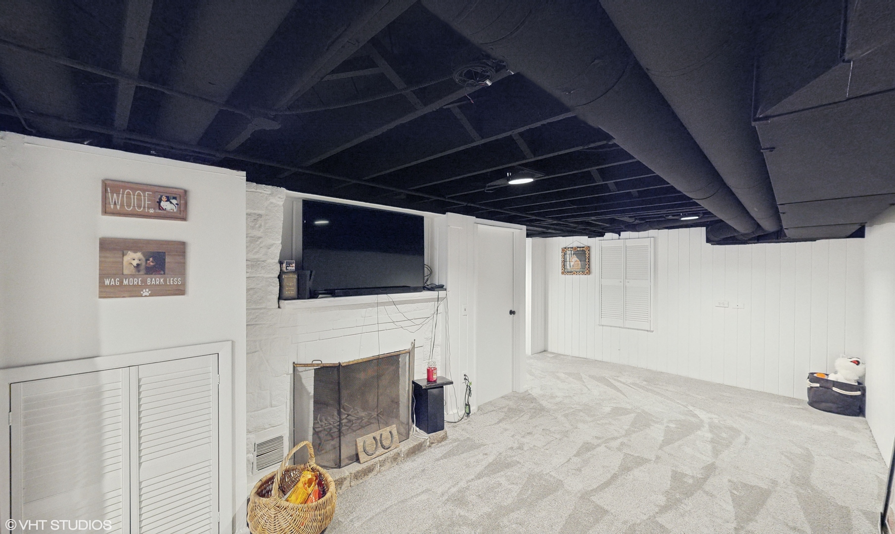 15160 West Oak Spring Road Libertyville, IL 60048 - Photo 25 of 36 a view of a livingroom with an empty space and a fireplace