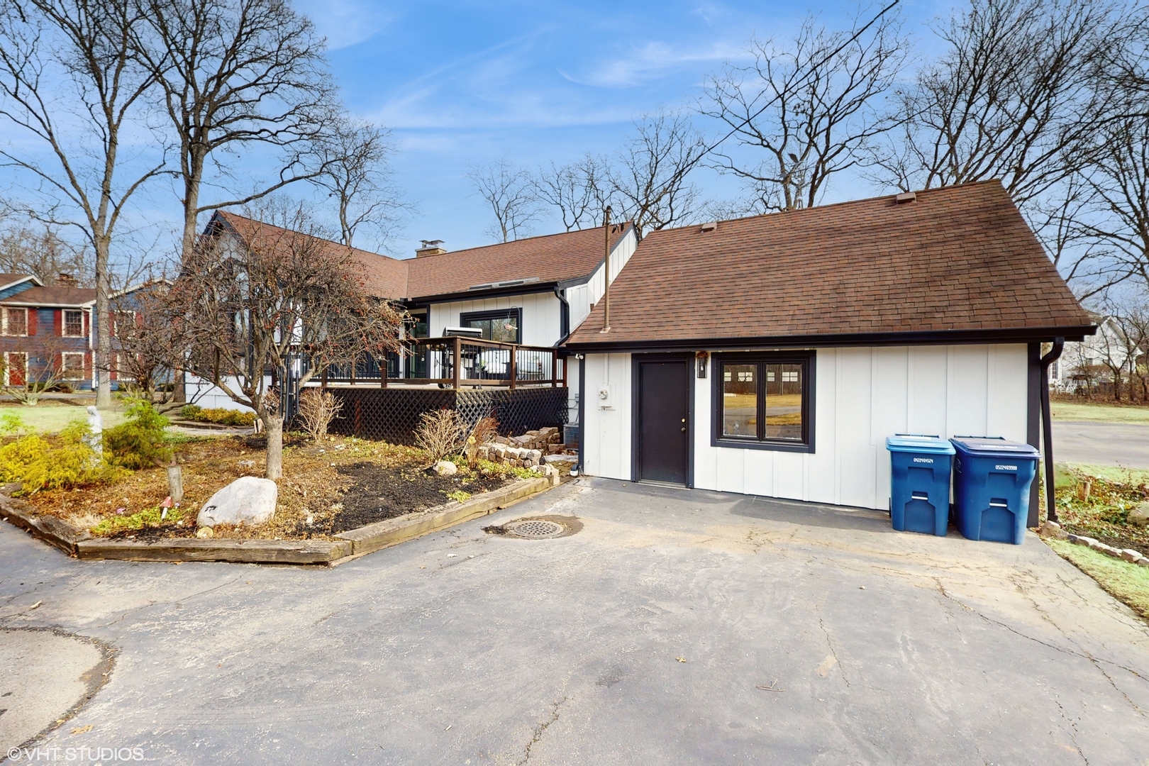 15160 West Oak Spring Road Libertyville, IL 60048 - Photo 32 of 36 a house with a outdoor space