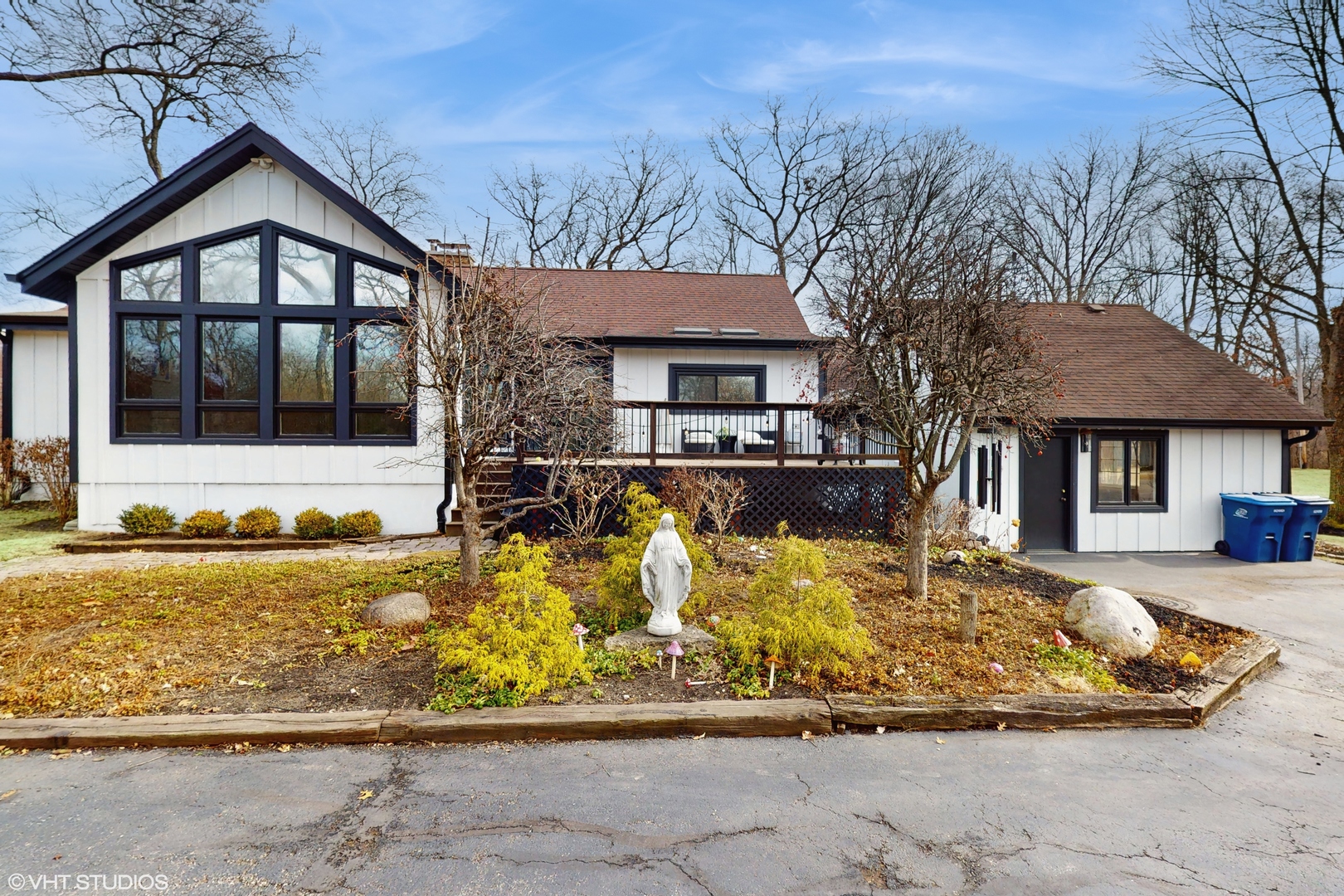 15160 West Oak Spring Road Libertyville, IL 60048 - Photo 33 of 36 front view of a house with a swimming pool