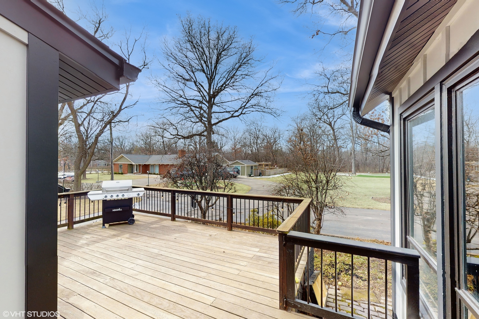 15160 West Oak Spring Road Libertyville, IL 60048 - Photo 34 of 36 a view of a balcony with chairs and wooden fence