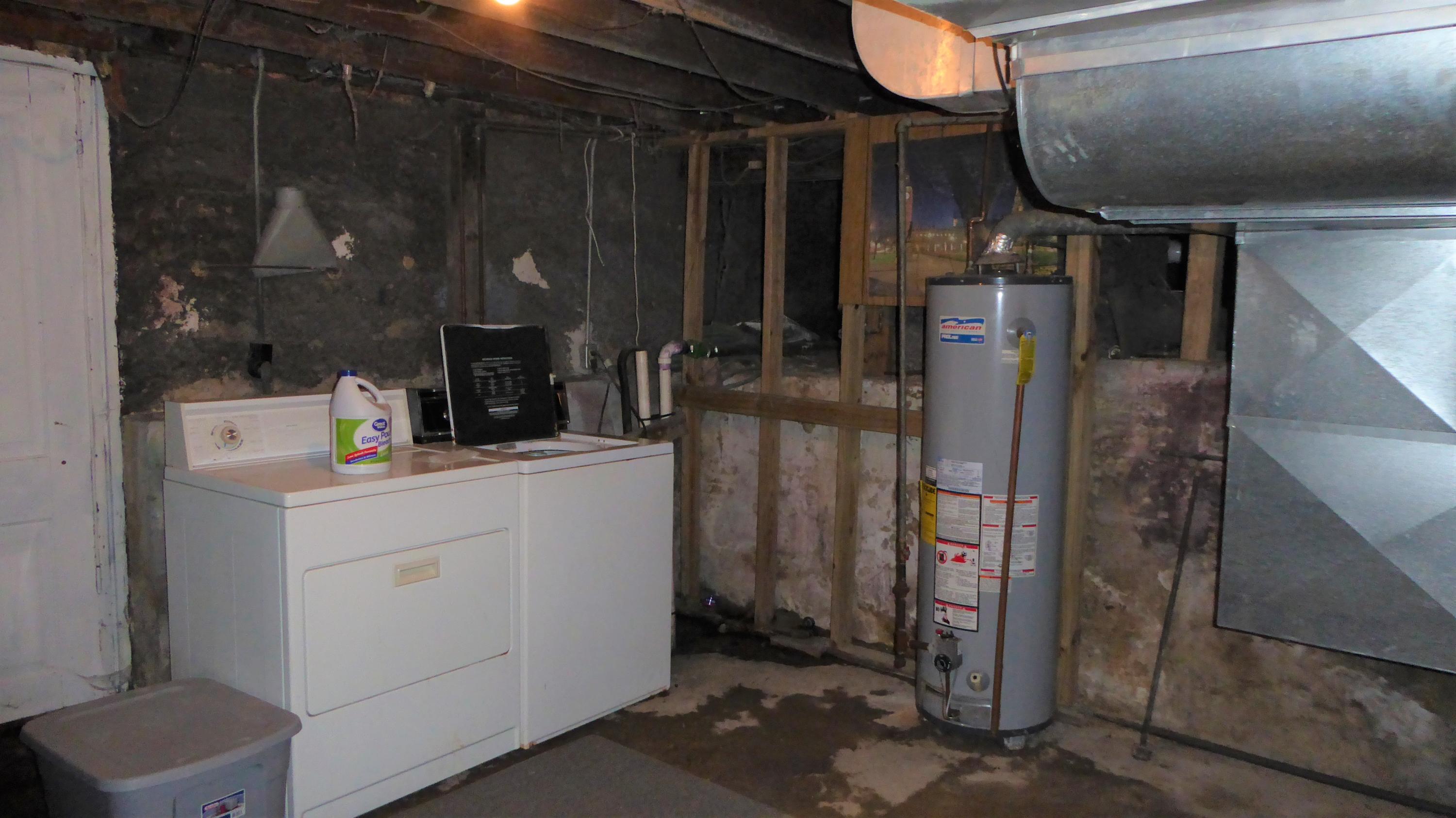 508 Rutherford Avenue Northwest Roanoke, VA 24016 - Photo 13 of 17 13 Laundry