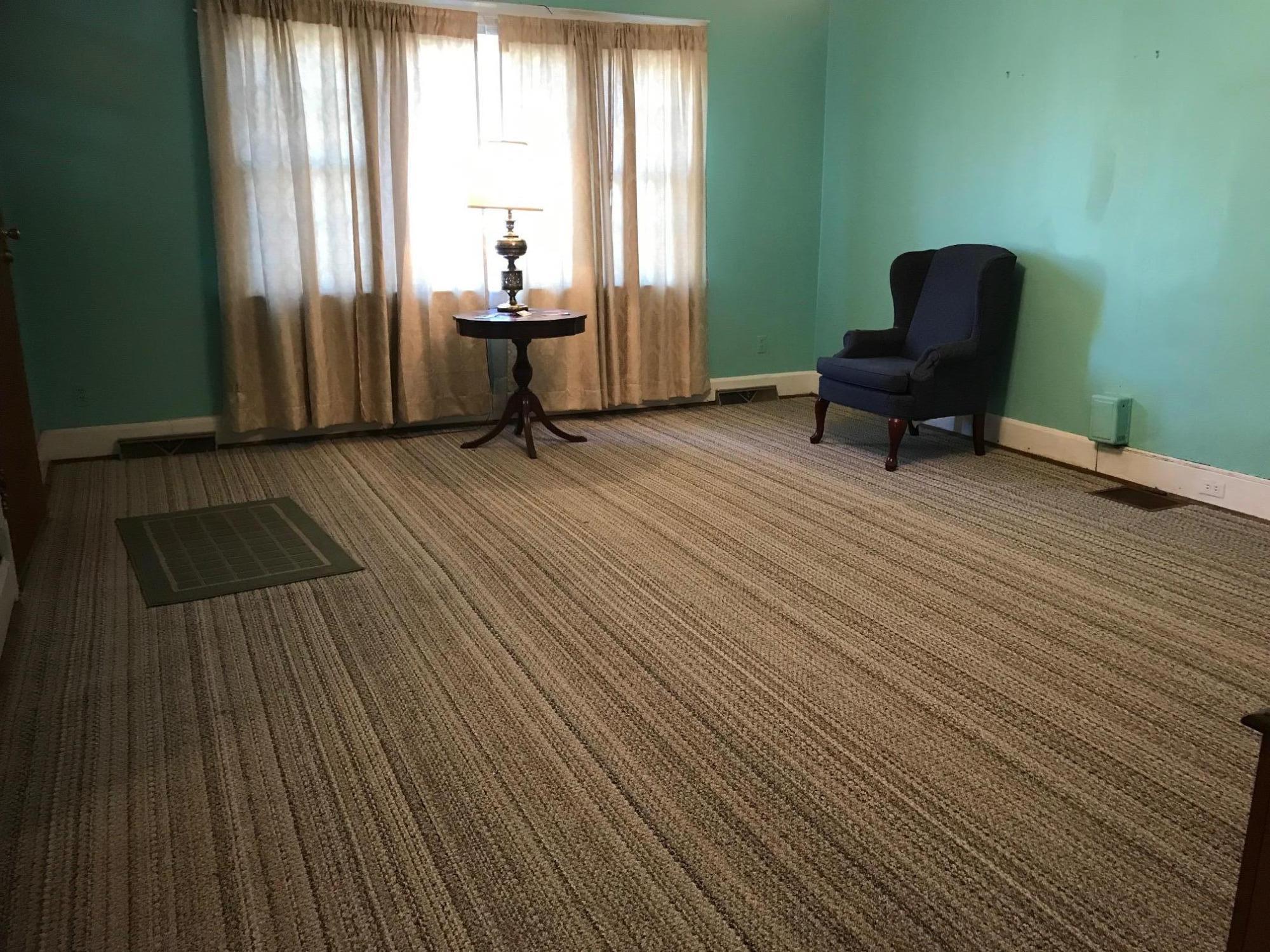 508 Rutherford Avenue Northwest Roanoke, VA 24016 - Photo 3 of 17 Living Room