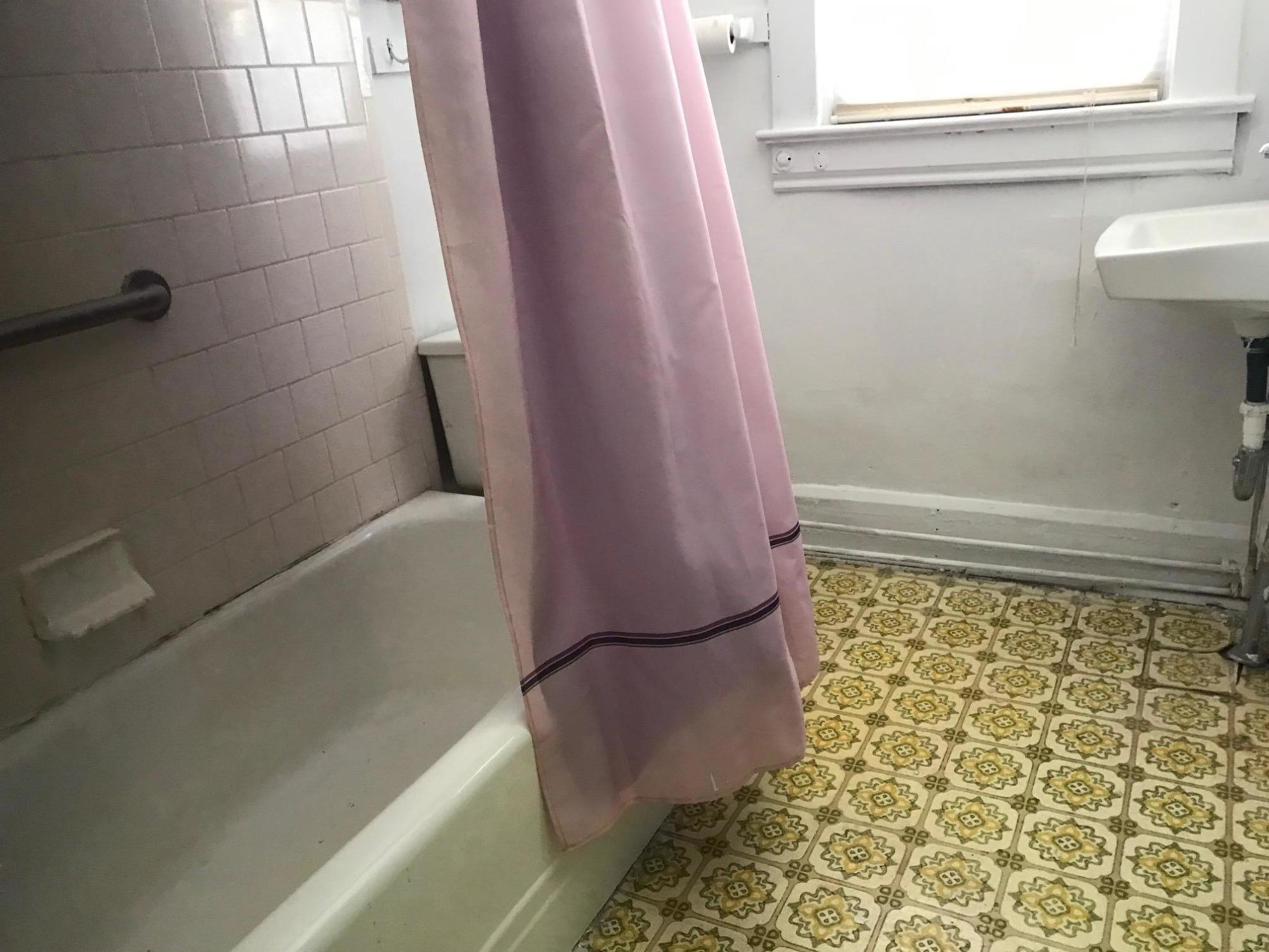 508 Rutherford Avenue Northwest Roanoke, VA 24016 - Photo 9 of 17 Bath