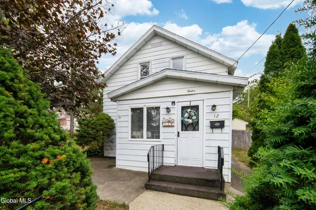 $1,995 | 37 Undine Street, Colonie, NY 12205