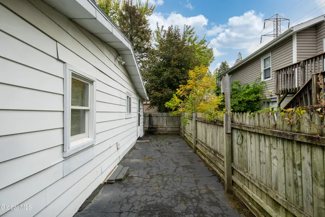 $1,995 | 37 Undine Street, Colonie, NY 12205