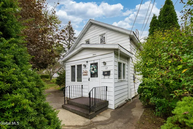 $1,995 | 37 Undine Street, Colonie, NY 12205