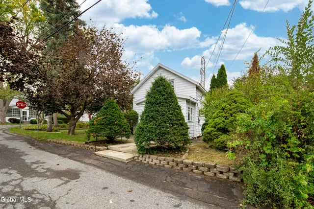 $1,995 | 37 Undine Street, Colonie, NY 12205