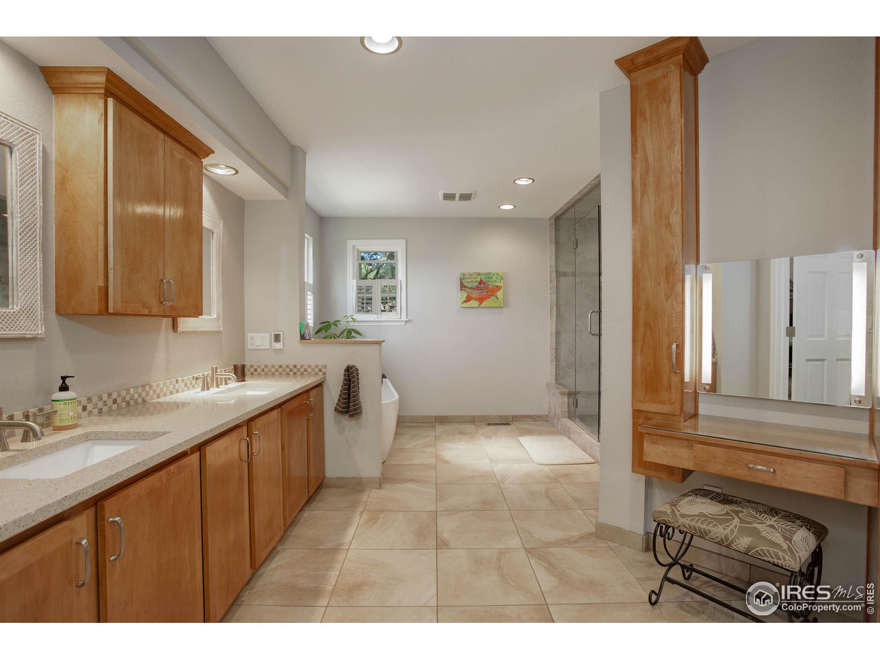 7346 Augusta Drive Boulder, CO 80301 - Photo 22 of 40 a bathroom with a sink a mirror and a bathtub