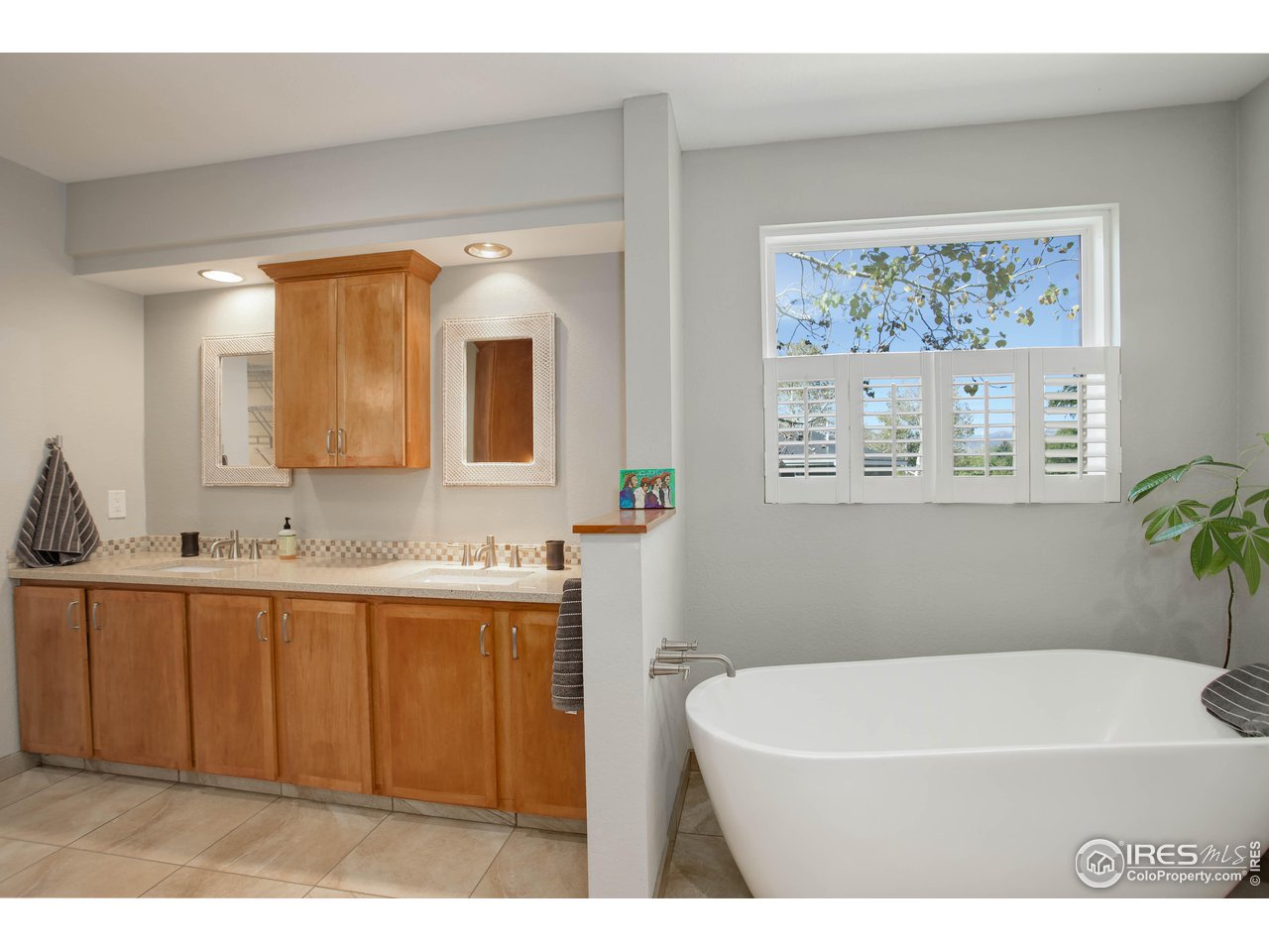 7346 Augusta Drive Boulder, CO 80301 - Photo 23 of 40 a bathroom with a bathtub a sink and a mirror