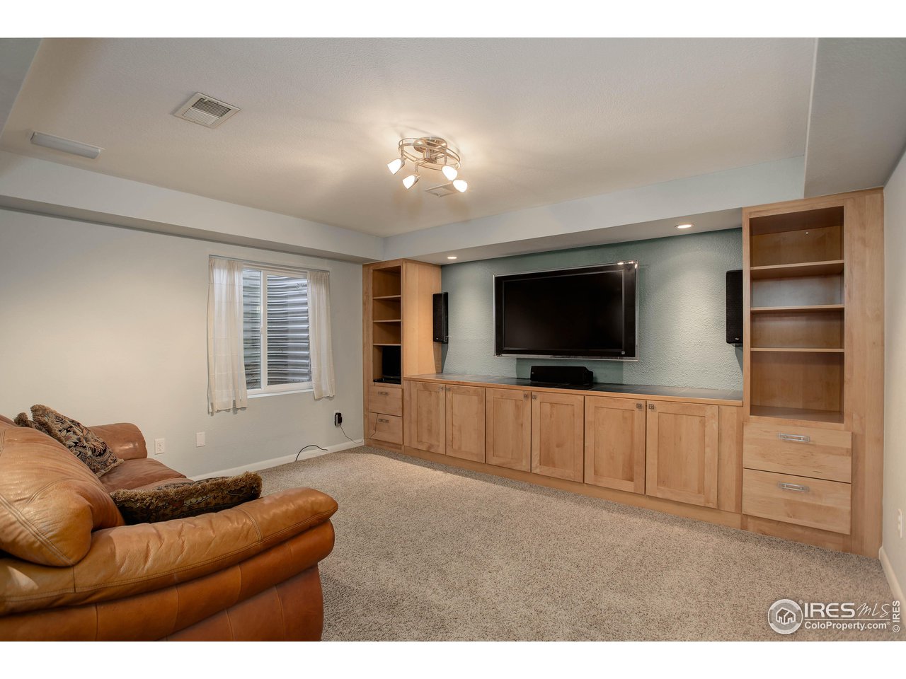 7346 Augusta Drive Boulder, CO 80301 - Photo 33 of 40 a living room with furniture and a flat screen tv