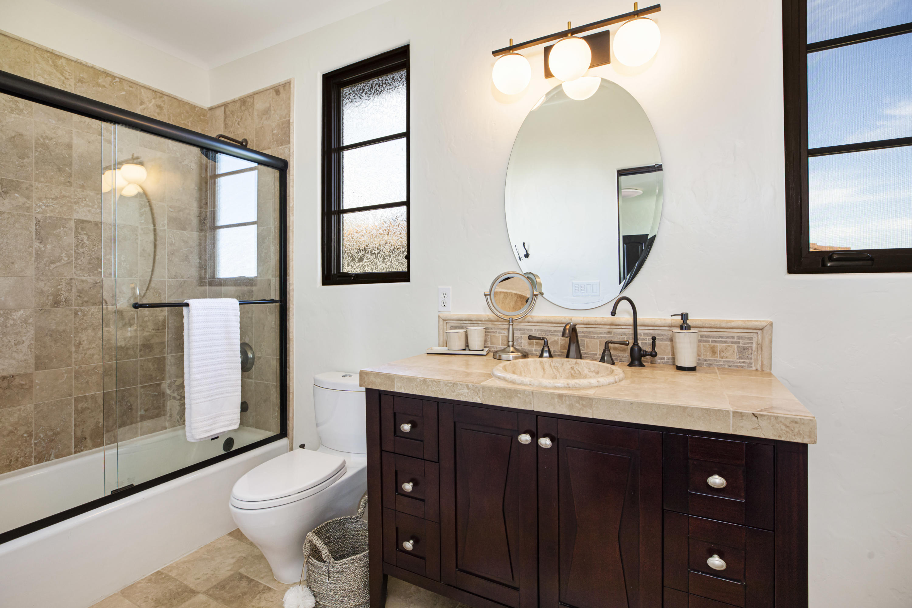 940 Coyote Road Santa Barbara, CA 93108 - Photo 19 of 38 Guest bath