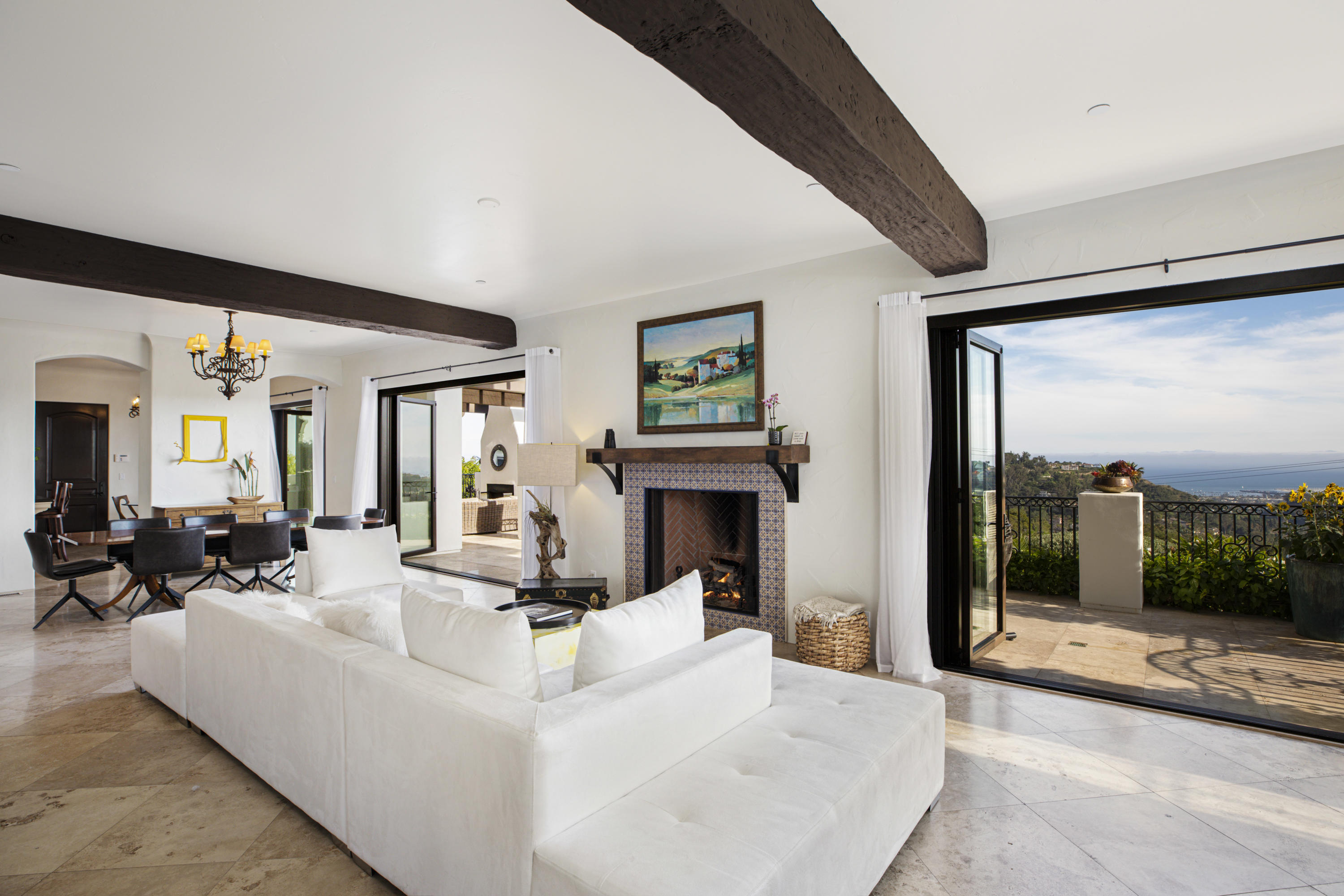 940 Coyote Road Santa Barbara, CA 93108 - Photo 4 of 38 Ocean View Living Room