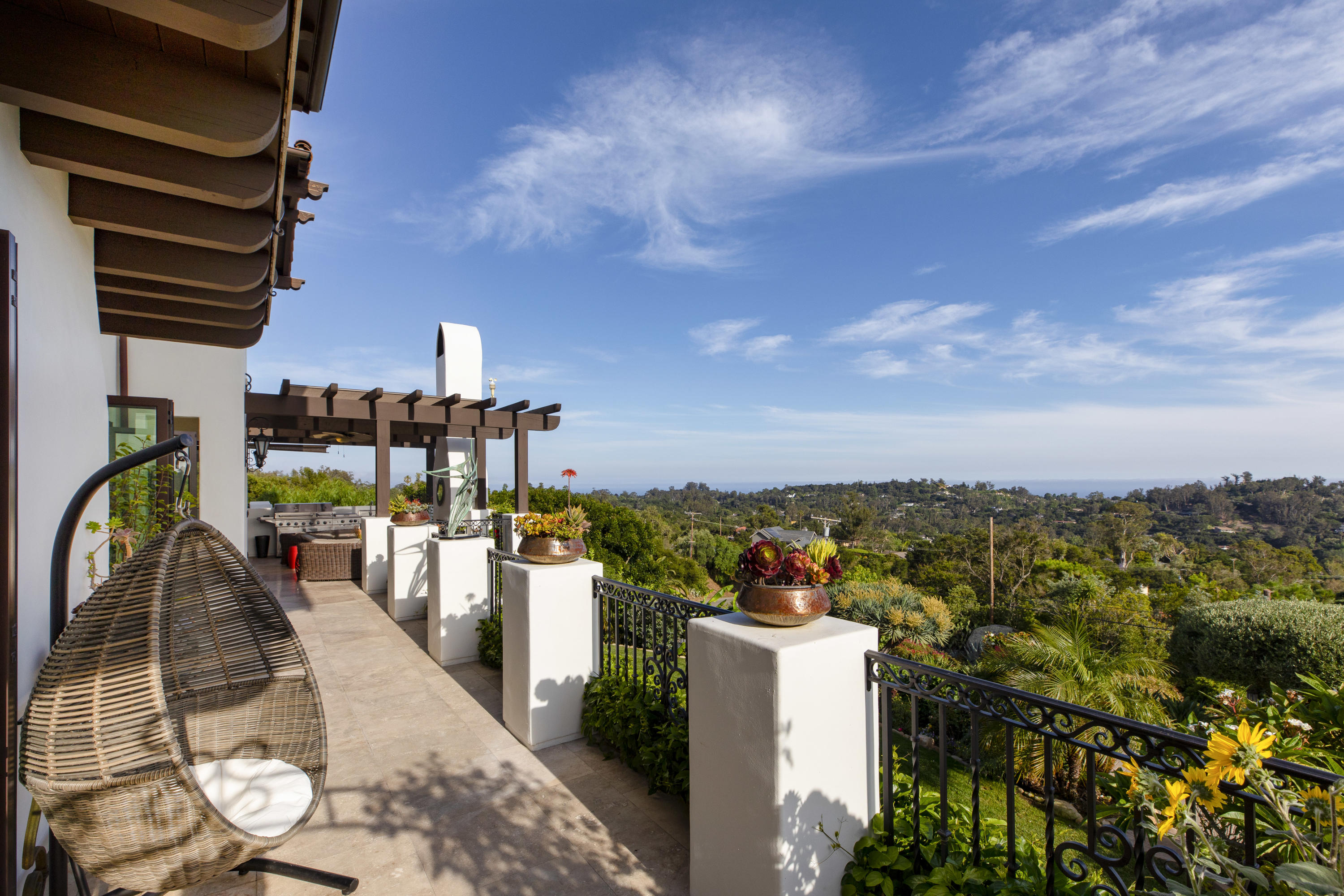 940 Coyote Road Santa Barbara, CA 93108 - Photo 8 of 38 Deck off living room