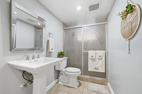 $2,300 | 10518 Pleasanton Drive, Houston, TX 77038