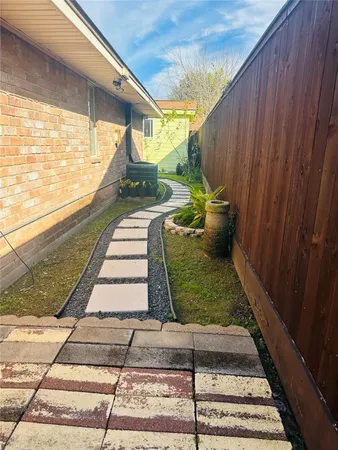 $2,300 | 10518 Pleasanton Drive, Houston, TX 77038