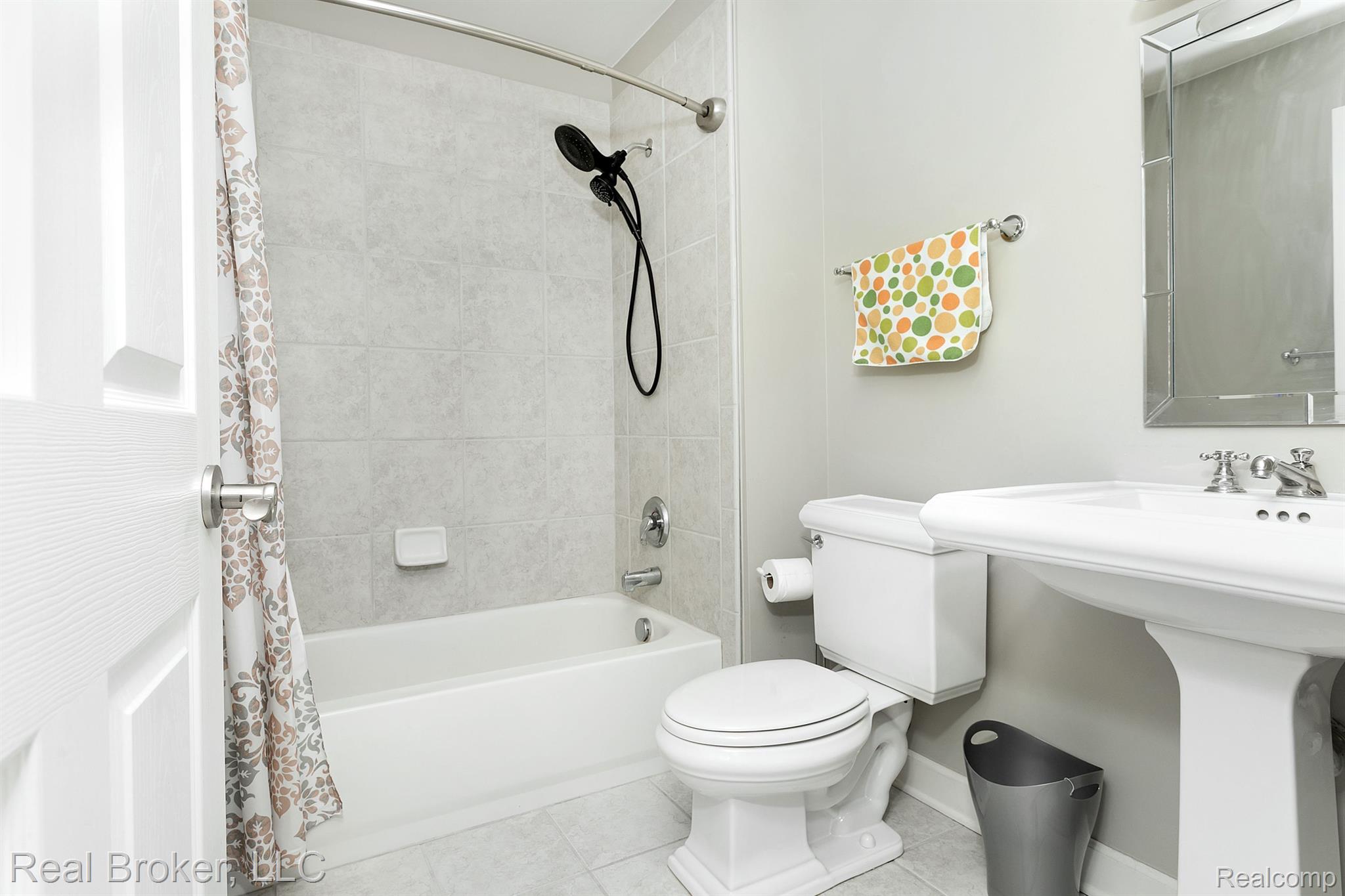 2318 Andover Boulevard Rochester, MI 48306 - Photo 47 of 74 Gallery Image 47