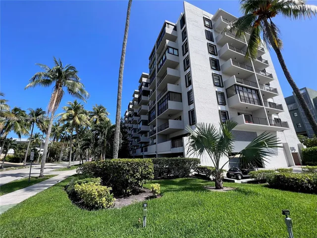 $3,250 | 575 Crandon Boulevard, Unit 503, Key Biscayne, FL 33149