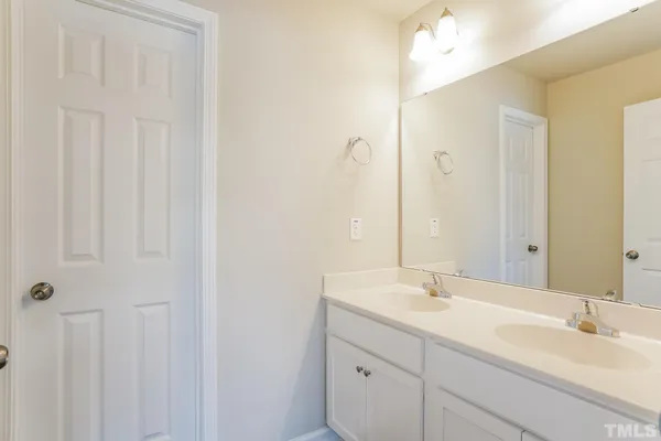 $1,885 | 104 Hampshire Place, Kenly, NC 27542