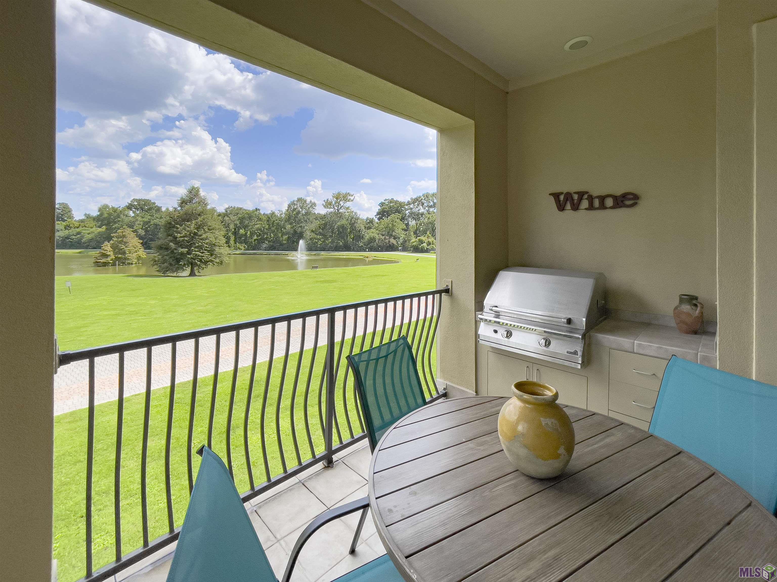 998 Stanford Avenue, Unit 206 Baton Rouge, LA 70808 - Photo 24 of 30 Built-in stainless steel grill