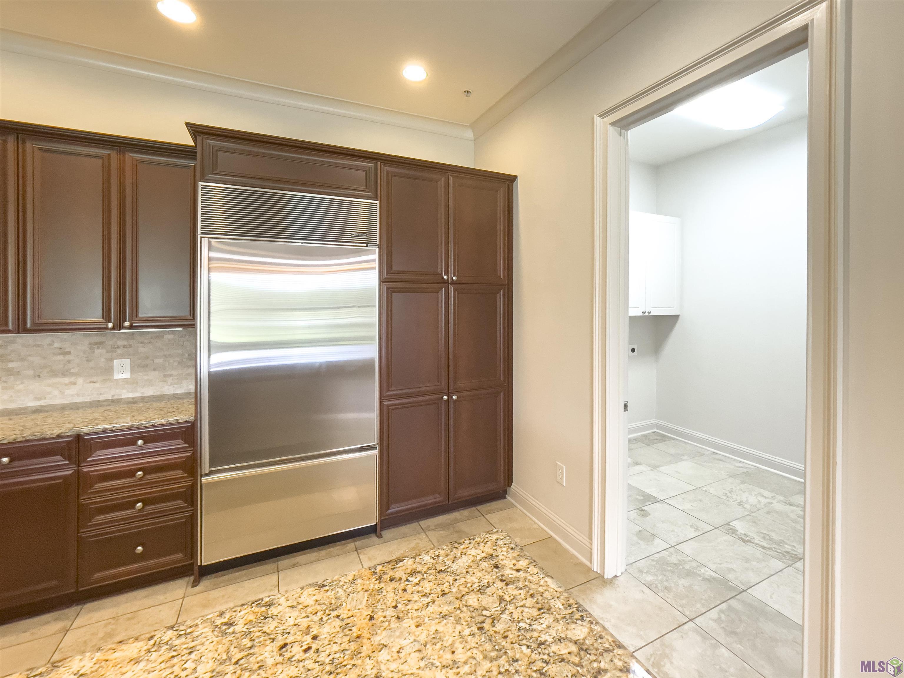 998 Stanford Avenue, Unit 206 Baton Rouge, LA 70808 - Photo 8 of 30 Subzero refrigerator