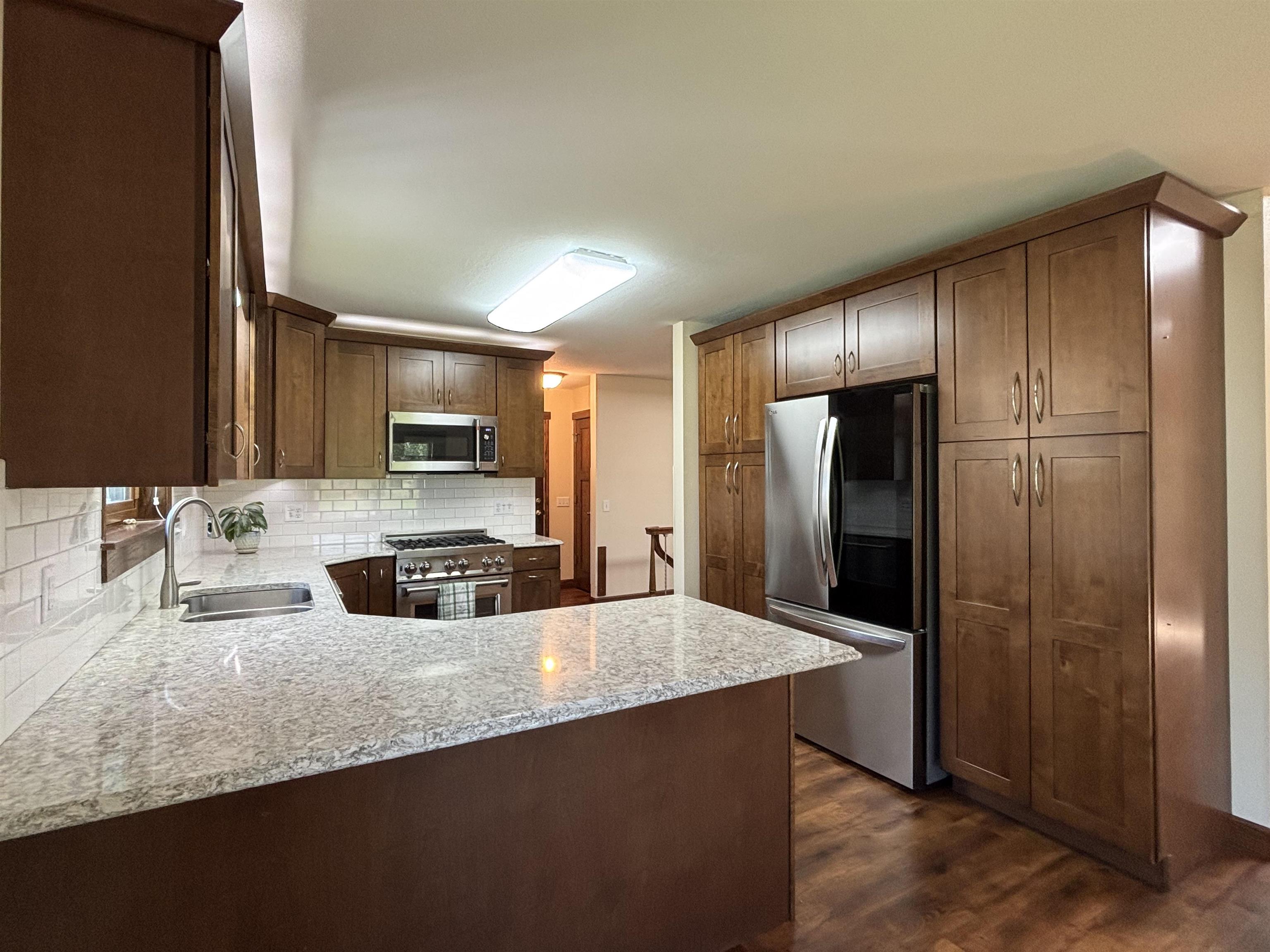 910 Riverview Court Marshall, WI 53559 - Photo 11 of 33