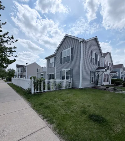$240,000 | 1572 Victoria Park Circle, Aurora, IL 60504