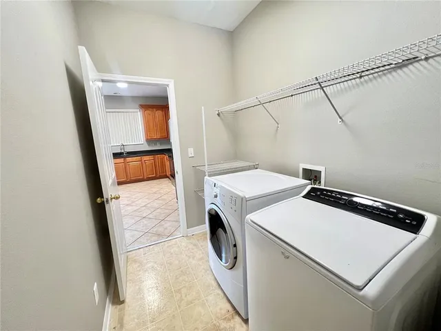 a view of utility room