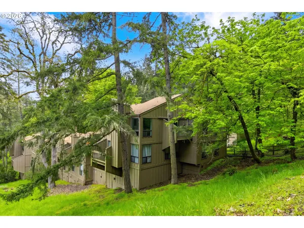 $310,000 | 417 Stonewood Drive, Eugene, OR 97405