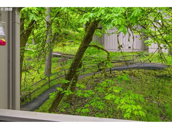 $310,000 | 417 Stonewood Drive, Eugene, OR 97405